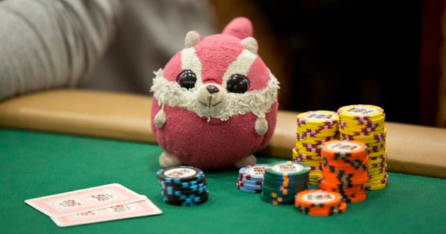 Iloma żetonami gra się w Main Evencie WSOP?