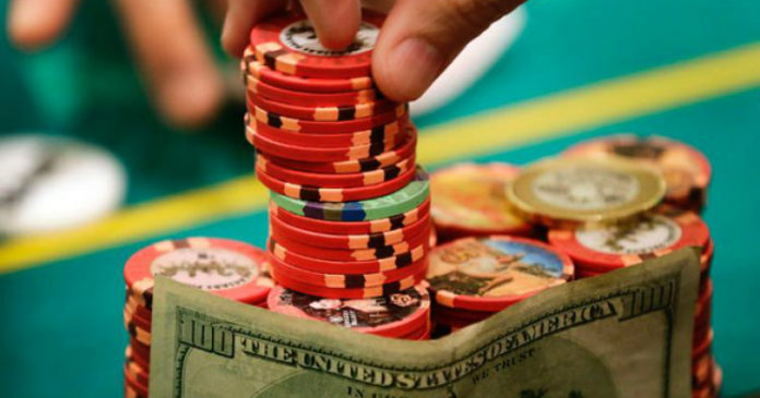 Check back z silną ręką