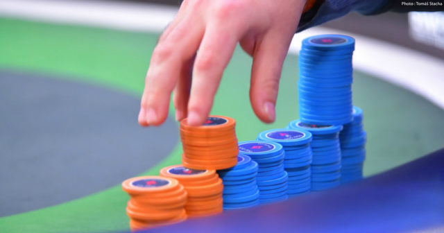 Value betowanie seta na trudnym boardzie (analiza rozdania)