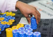 Jak dostosować się do gry z dużym stackiem w turnieju? Jak grać z dużym stackiem?