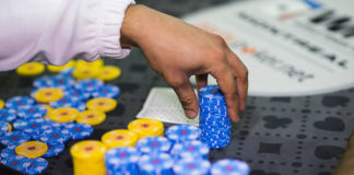 Jak dostosować się do gry z dużym stackiem w turnieju? Jak grać z dużym stackiem?