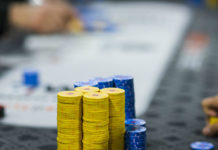 Slow-play czy fast-play? Kiedy warto spowolnić akcję z silnym układem? Slow-play vs. fast-play