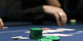 Pięć porad, dzięki którym ograniczysz straty ze small blinda Small blind - porady