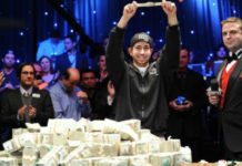 Mistrz Main Eventu WSOP 2010 w sporze ze skarbówką Jonathan Duhamel - Main Event WSOP