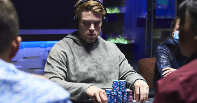 PokerGO Cup: Alex Foxen na prowadzeniu przed finałem pierwszego eventu