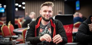 Merit Poker Western: Pogrom Polaków. Dawid walczy dalej! Merit Poker Western: Dawid Smolka przy stole (zdjęcie z festiwalu Poker Fever Series listopad 2021)