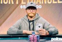 Nick Petrangelo wraca z 1 bb i wygrywa! Nick Petrangelo pozuje do zdjęcia siedząc, po wygraniu eventu 7. Stairway to Millions