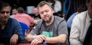 Poker Fever CUP: 25 Polaków z awansem do „day2” Poker Fever CUP Dariusz Charsk w trakcie dnia 1B Main Eventui