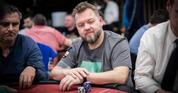 Poker Fever CUP Dariusz Charsk w trakcie dnia 1B Main Eventui