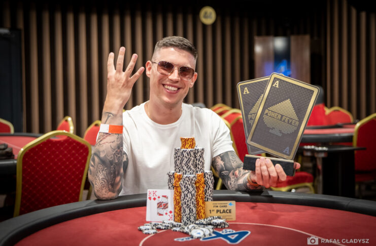 Poker Fever Series: Adam Siwicki przechodzi do historii!